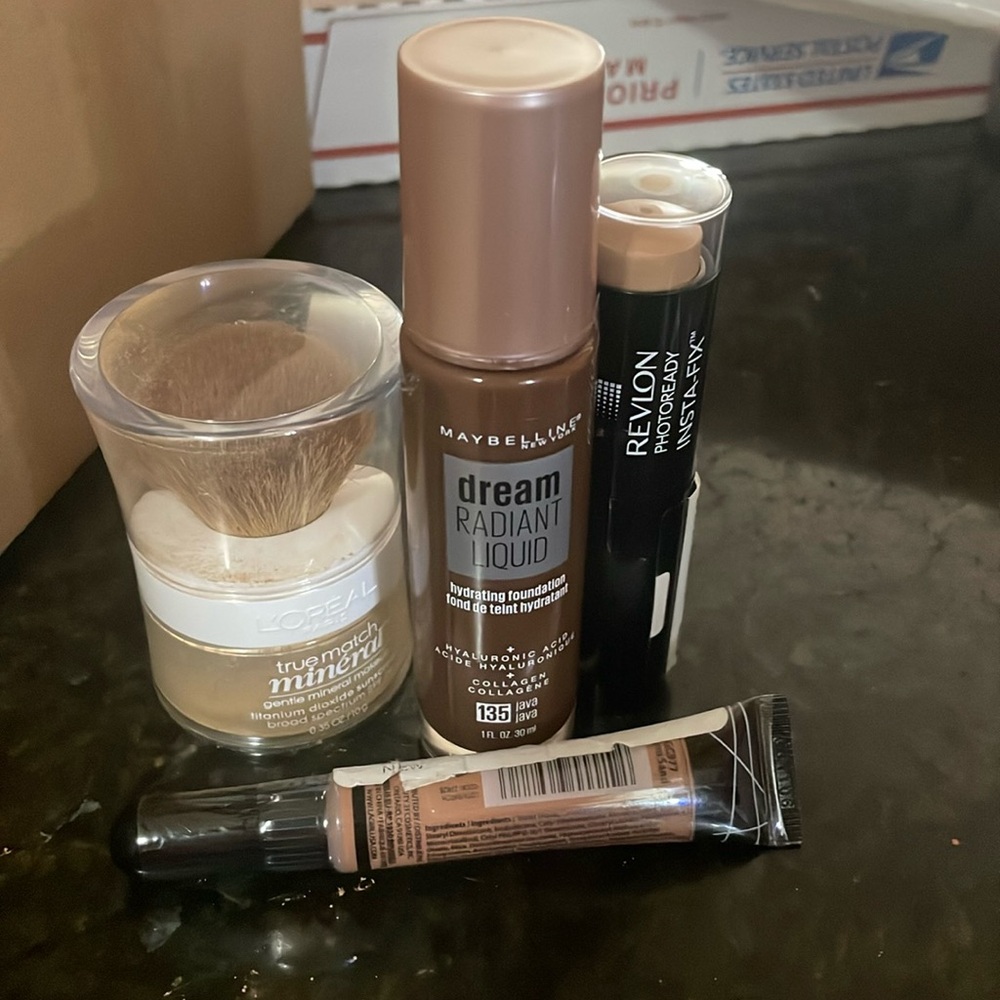 4piece makeup bundle!